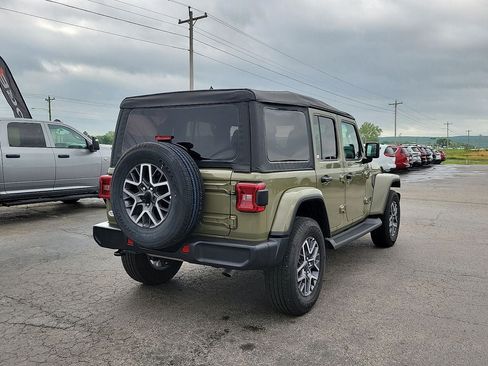 Used 2026 Jeep Wrangler Unlimited Sahara AWD/4WD image 5