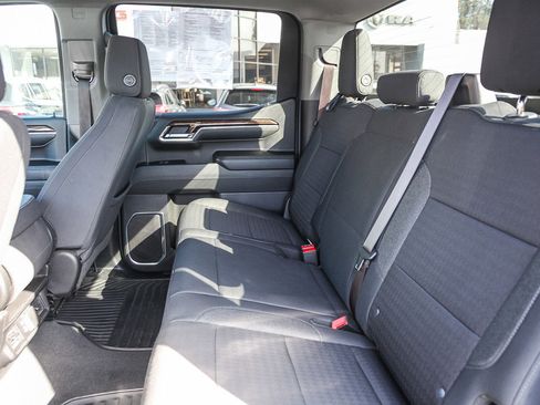 Used 2024 GMC Sierra 1500 SLE image 17