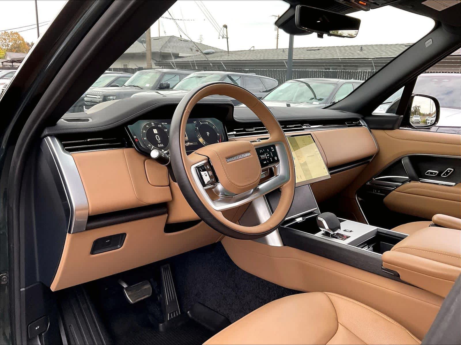 Used 2025 Land Rover Range Rover SE AWD/4WD image 17