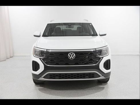 Used 2024 Volkswagen Atlas Cross Sport SE AWD/4WD image 2