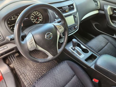 Used 2016 Nissan Altima 2.5 SV w/ Convenience Package image 2