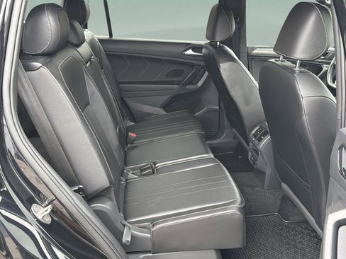 Used 2022 Volkswagen Tiguan SE R-Line image 21