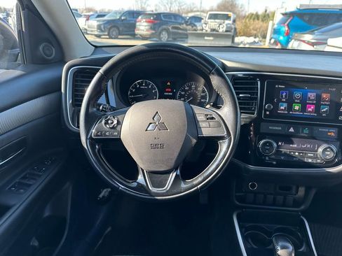 Used 2018 Mitsubishi Outlander SE image 15