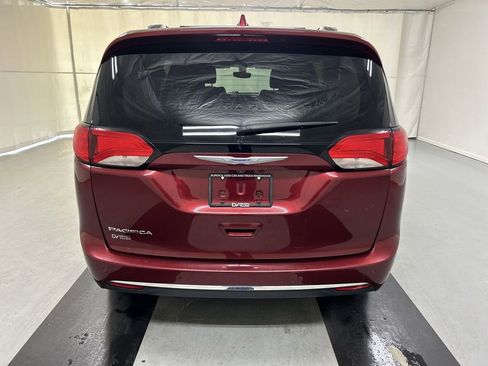 Used 2018 Chrysler Pacifica Touring-L w/ Tire & Wheel Group image 22