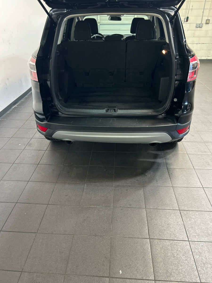 Used 2017 Ford Escape SE w/ SE Cold Weather Package AWD/4WD image 10