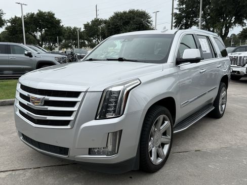 Used 2016 Cadillac Escalade Luxury RWD image 9