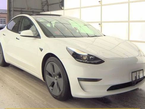 Used 2023 Tesla Model 3 Standard Range image 2