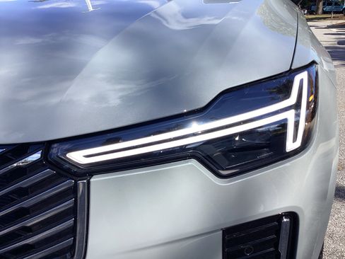 Used 2025 Volvo XC90 B6 Core w/ Protection Package Premier image 6