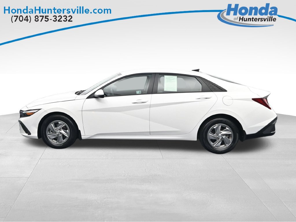 Used 2024 Hyundai Elantra SE FWD image 5