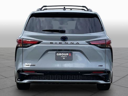 Used 2025 Toyota Sienna XSE w/ XSE Plus Package AWD/4WD image 5