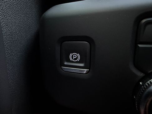 Used 2024 GMC Sierra 3500 Denali Ultimate AWD/4WD image 39