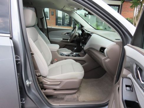 Used 2020 Chevrolet Traverse LT w/ LPO, Cargo Package AWD/4WD image 23