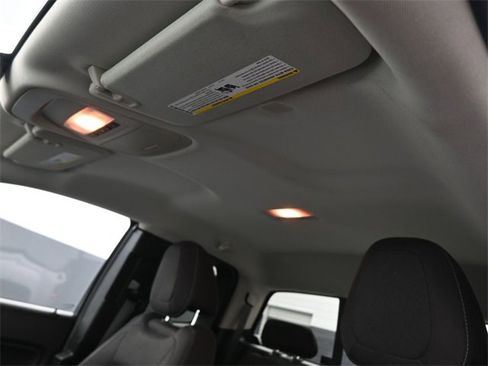 Used 2016 GMC Canyon SLE w/ SLE Convenience Package image 28