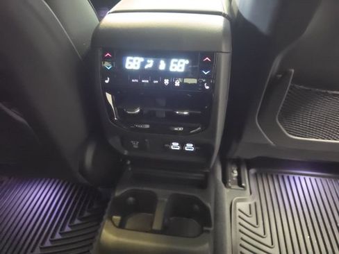 Used 2024 Jeep Grand Cherokee L Overland w/ Luxury Tech Group IV AWD/4WD image 20