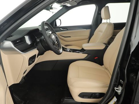New 2026 Jeep Grand Cherokee Limited RWD image 6