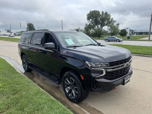 Used 2022 Chevrolet Suburban Z71 w/ Luxury Package AWD/4WD image 8