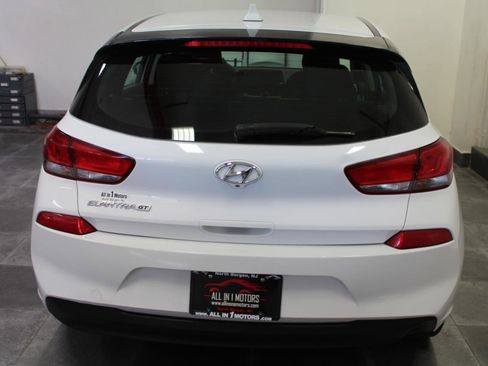 Used 2018 Hyundai Elantra GT FWD image 5
