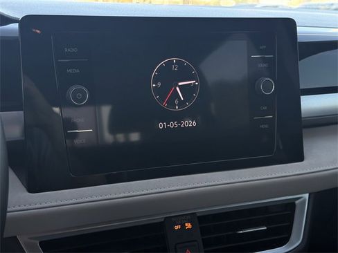 Certified 2025 Volkswagen Taos SE image 15