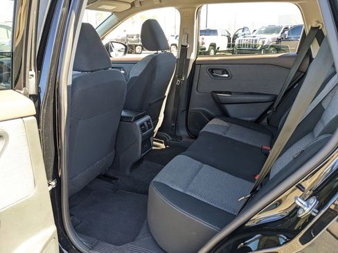 Used 2023 Nissan Rogue SV image 36