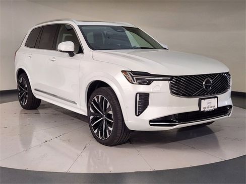 Used 2025 Volvo XC90 B5 Plus image 7