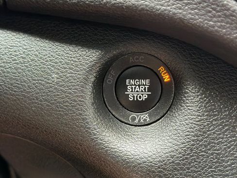 Used 2020 Jeep Cherokee Trailhawk AWD/4WD image 24