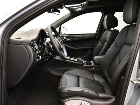 Certified 2026 Porsche Macan AWD/4WD image 40