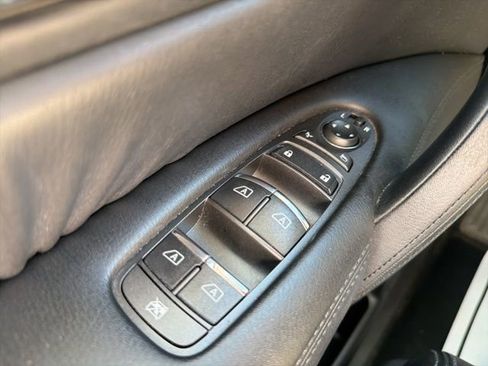 Used 2022 Nissan Armada SL w/ Captain's Chairs Package image 25