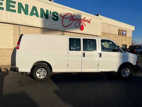 Used 2020 Chevrolet Express 2500 Extended w/ Communications Package image 7