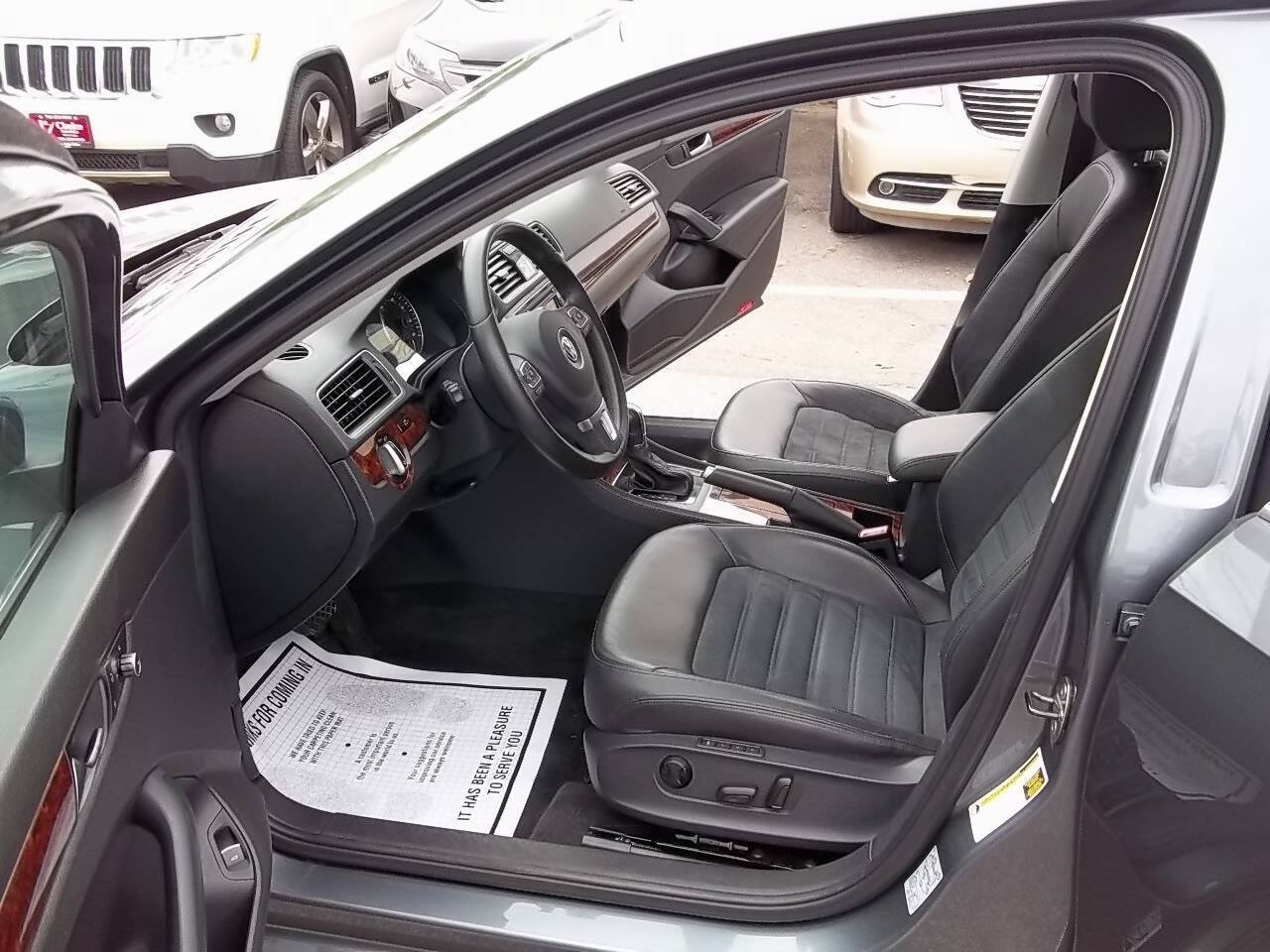 Used 2012 Volkswagen Passat 2.5 SEL FWD image 7