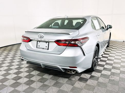 Used 2023 Toyota Camry SE FWD image 3
