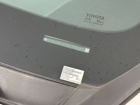 Used 2025 Toyota Sienna XLE w/ XLE Plus Package AWD/4WD image 24