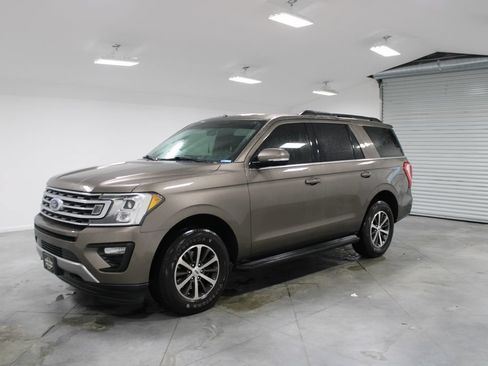 Used 2019 Ford Expedition XLT w/ Equipment Group 201A AWD/4WD image 4