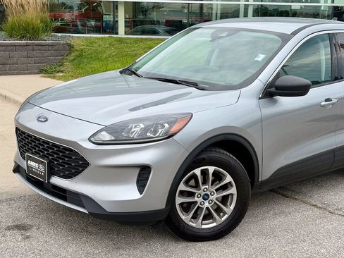 Used 2022 Ford Escape SE w/ Convenience Package AWD/4WD image 2