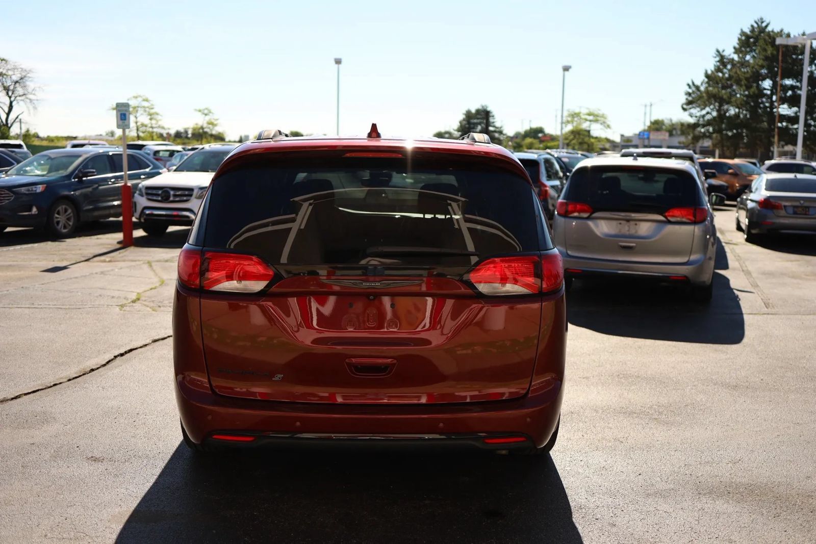 Used 2019 Chrysler Pacifica Touring-L w/ Advanced Safetytec Group FWD image 6