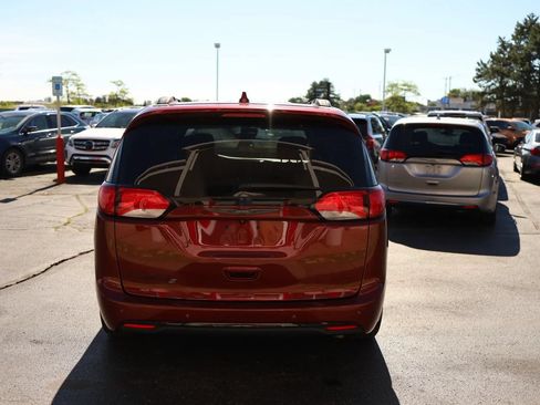 Used 2019 Chrysler Pacifica Touring-L w/ Advanced Safetytec Group FWD image 6