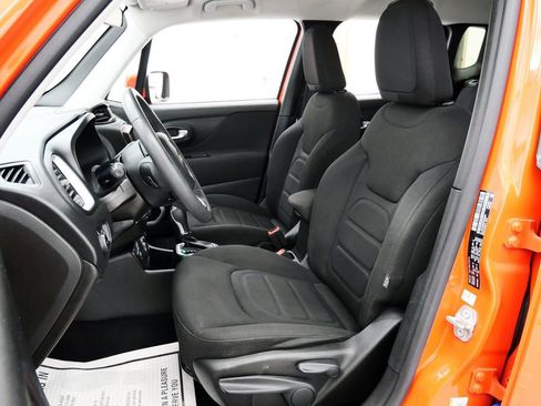 Used 2021 Jeep Renegade Latitude AWD/4WD image 10