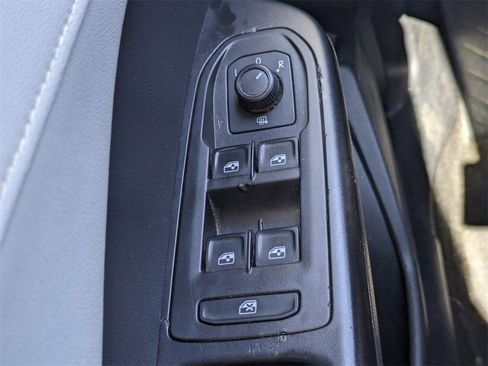 Used 2024 Volkswagen Taos SE image 23