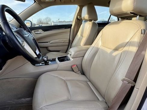 Used 2013 Chrysler 300 image 10