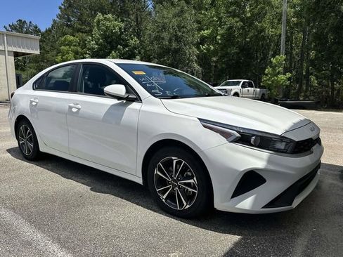 Used 2024 Kia Forte LXS FWD image 7