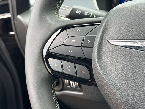 Used 2025 Chrysler Pacifica Limited FWD image 20