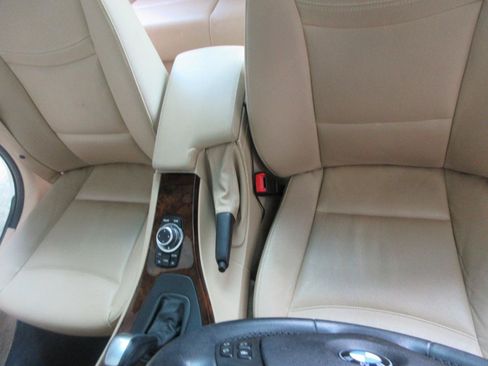 Used 2011 BMW 328i Wagon RWD image 15
