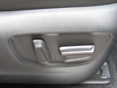 Used 2024 Toyota Highlander Limited AWD/4WD image 21