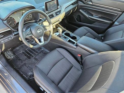 Used 2024 Nissan Altima 2.5 SV image 9