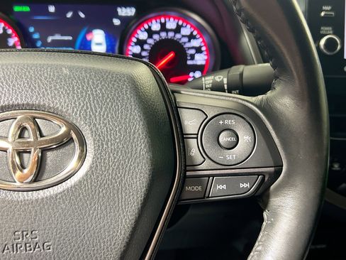 Used 2022 Toyota Camry XSE FWD image 13