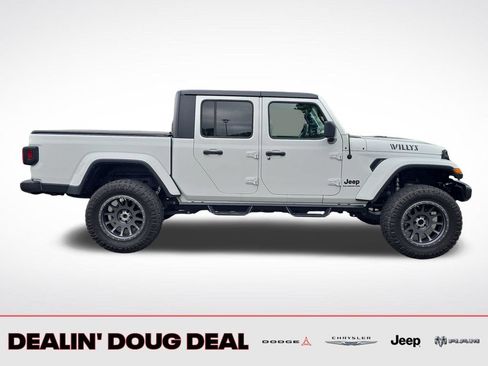Used 2022 Jeep Gladiator Sport AWD/4WD image 7