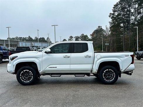 Used 2024 Toyota Tacoma TRD Sport image 5