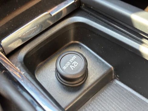 Used 2018 Volvo XC90 T6 Momentum w/ Convenience Package image 23