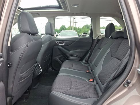 Used 2024 Subaru Forester Premium AWD/4WD image 10
