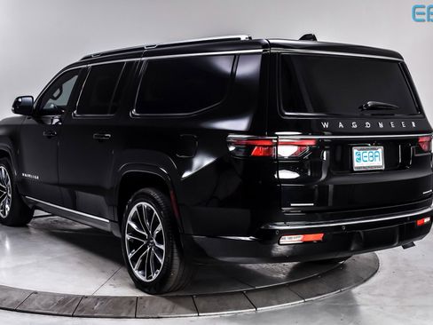 Used 2023 Jeep Wagoneer L Series III w/ Premium Group I image 4
