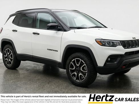 Used 2025 Jeep Compass Trailhawk AWD/4WD image 1